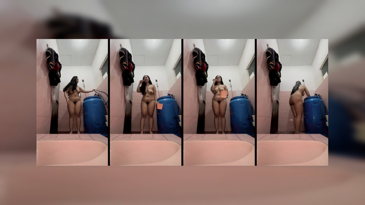 Bidan Sexy Machrita Lagi Mandi Sambil Pamer Toge Besar